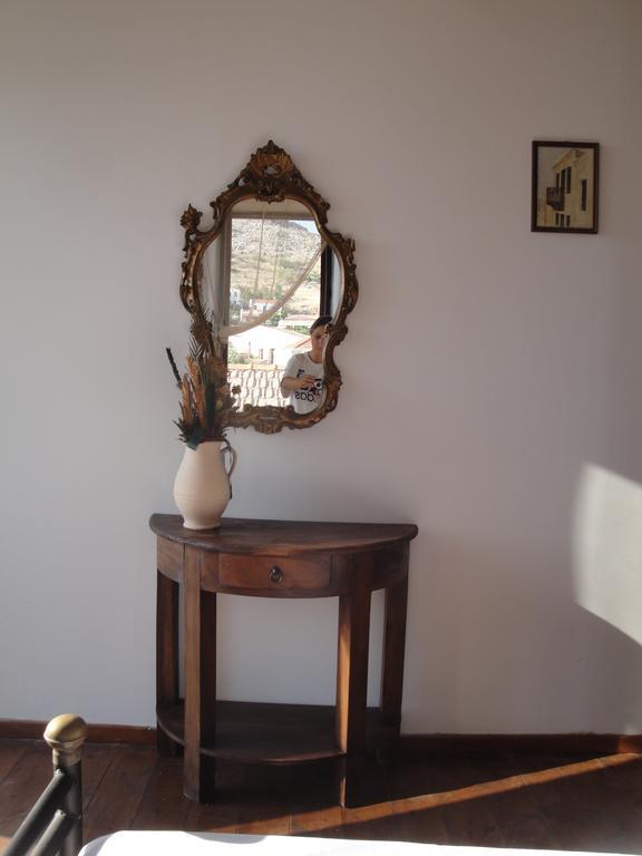 Villa Chrysodimi Chalki Town Quarto foto