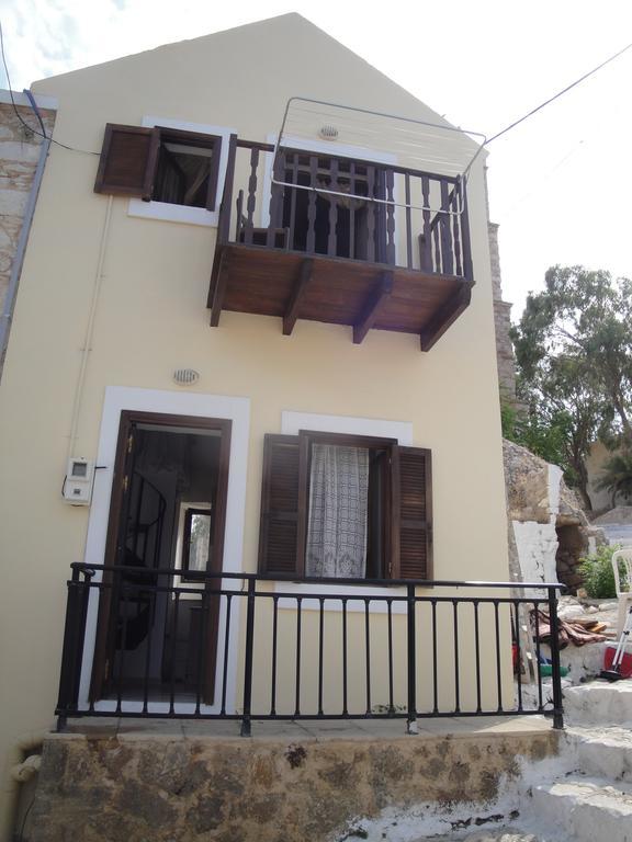 Villa Chrysodimi Chalki Town Quarto foto