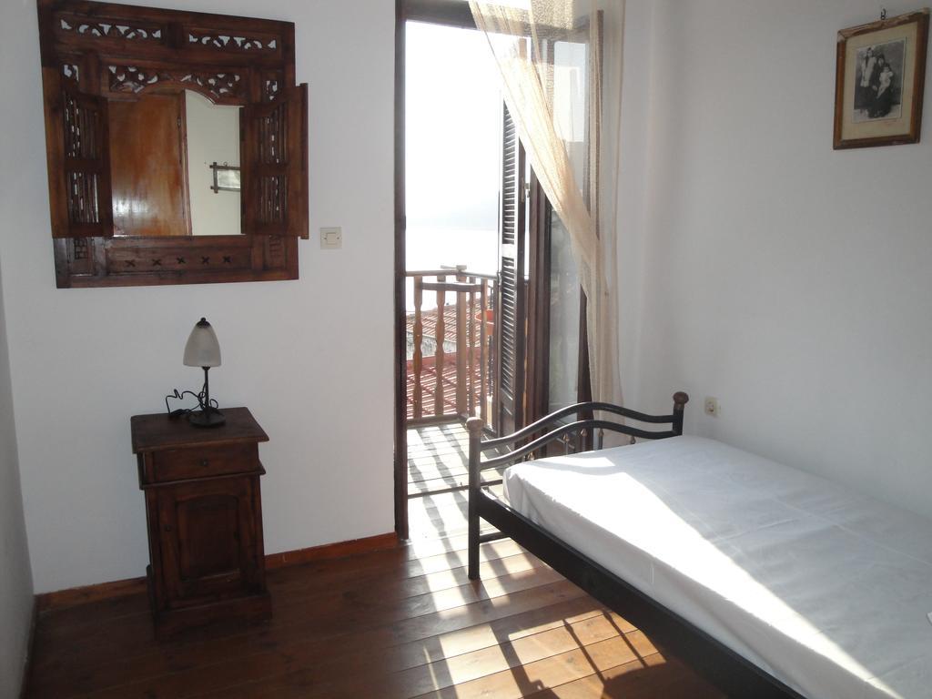 Villa Chrysodimi Chalki Town Quarto foto